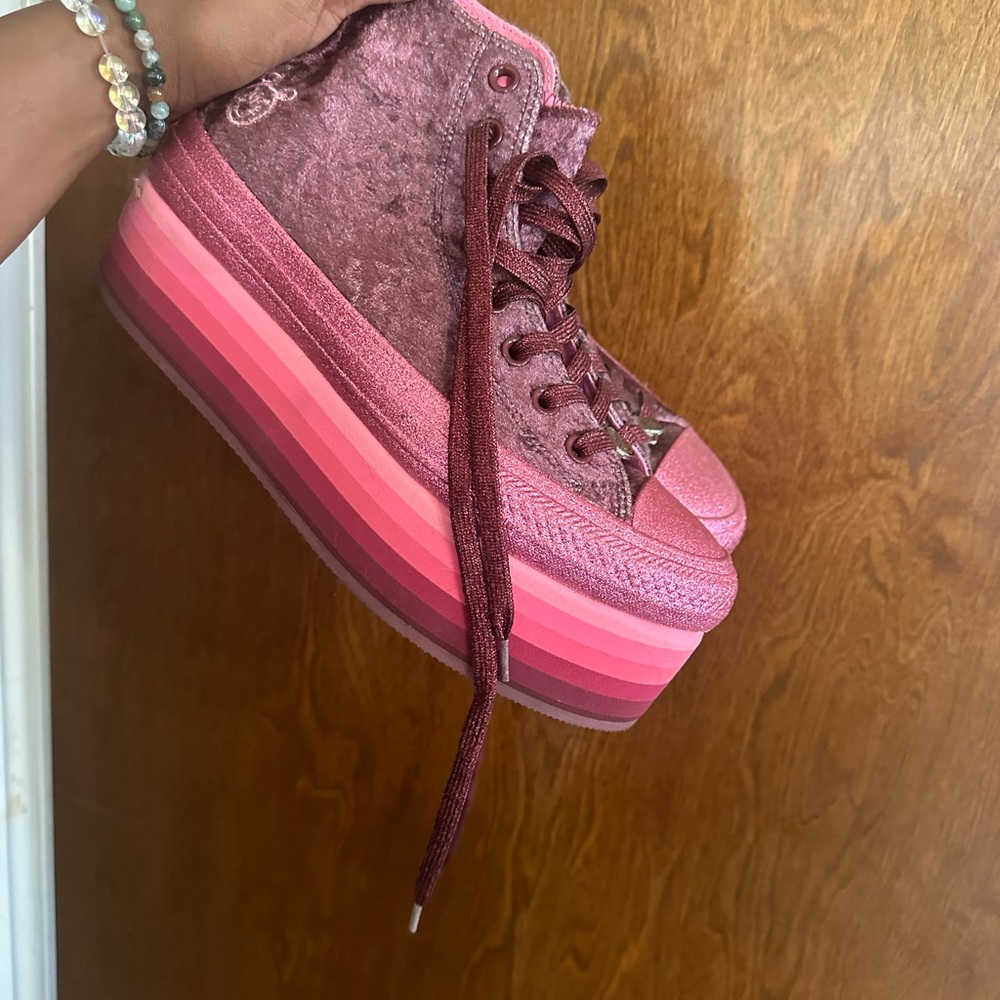miley cyrus converse 9.5